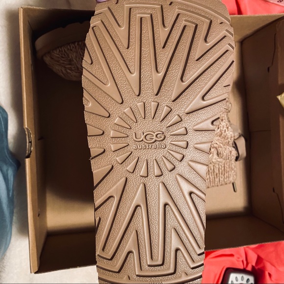 Isla UGGS in heathered oatmeal - Picture 3 of 4